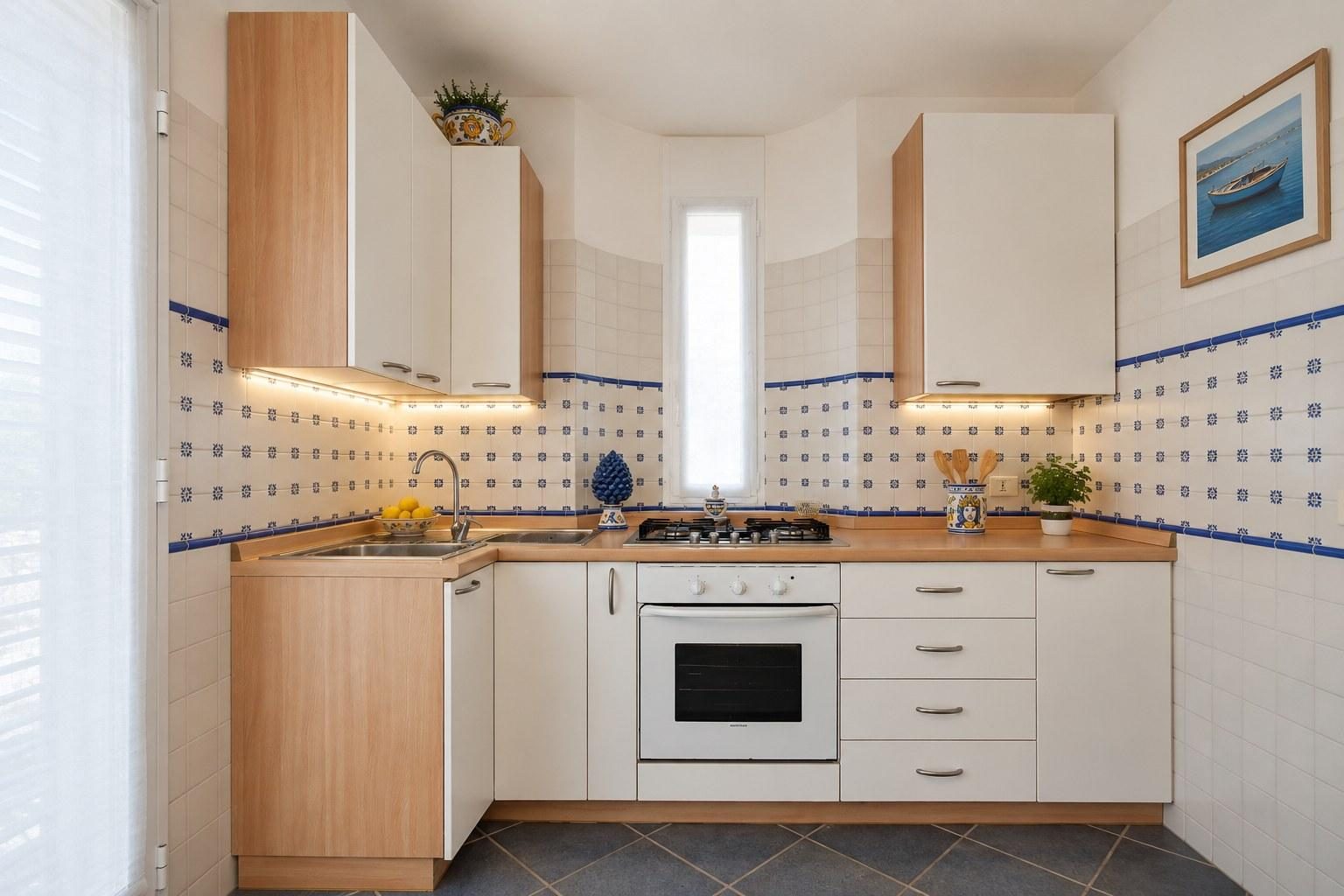 Second kitchen with majolica tiles
